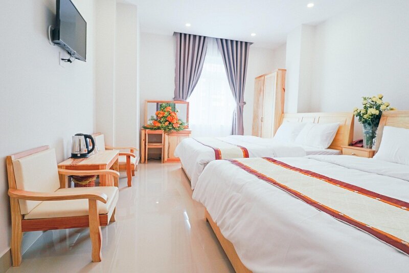 Phương Nga Hotel Long An